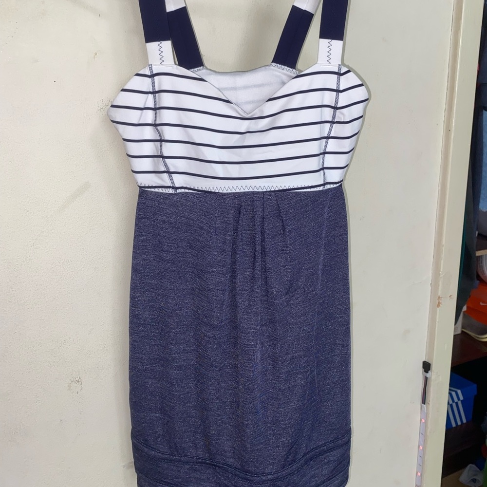 Woman’s lulu-lemon work out tank top. Size small